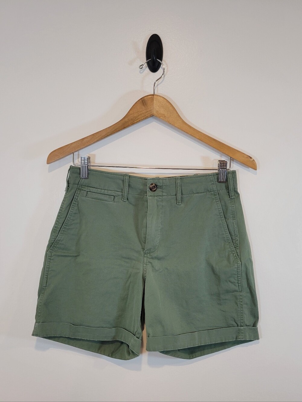 GAP 5 Inch High Rise Khaki Shorts